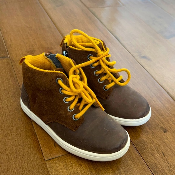 clarks boy boots